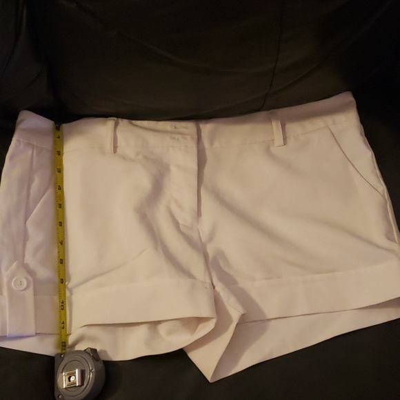 Shorts - Picture 2 of 6